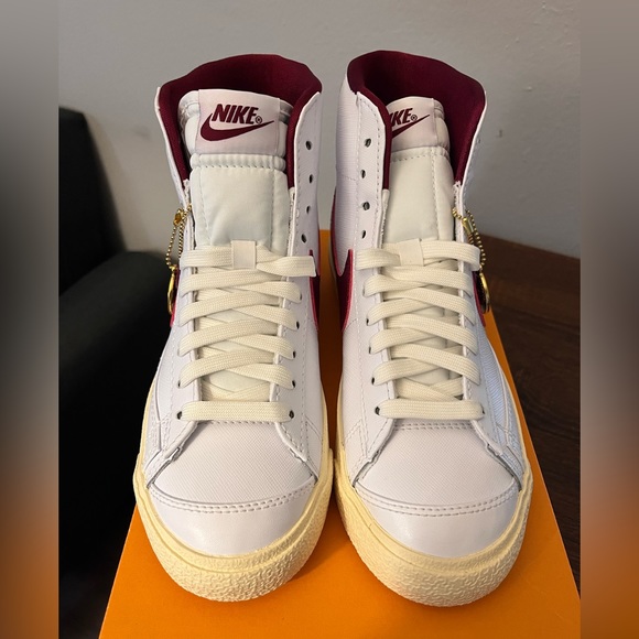 NWT Women's Nike Blazer Low '77 Sneakers in White & Red - DV7003-100 - Picture 6 of 11